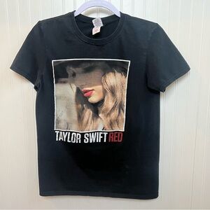 Taylor Swift Black Short Sleeve 2013 Red Tour Band Tee Women’s Size Small